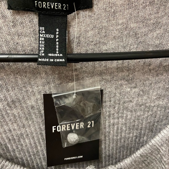 Forever21 Ruffle Top - Picture 3 of 5